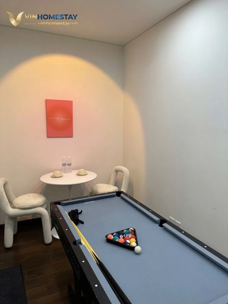 Studio Masteri có bàn bi-a — studio 30m² của Vinhomestay