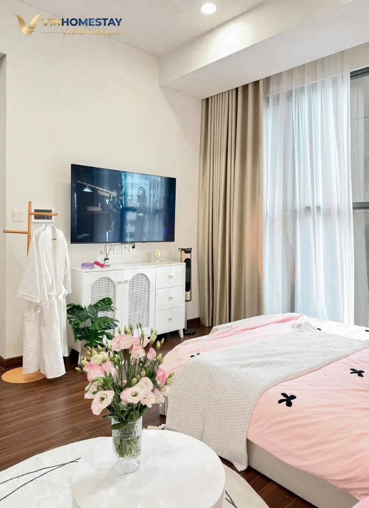 Studio tông màu hồng ngọt ngọt — studio 30m² của Vinhomestay